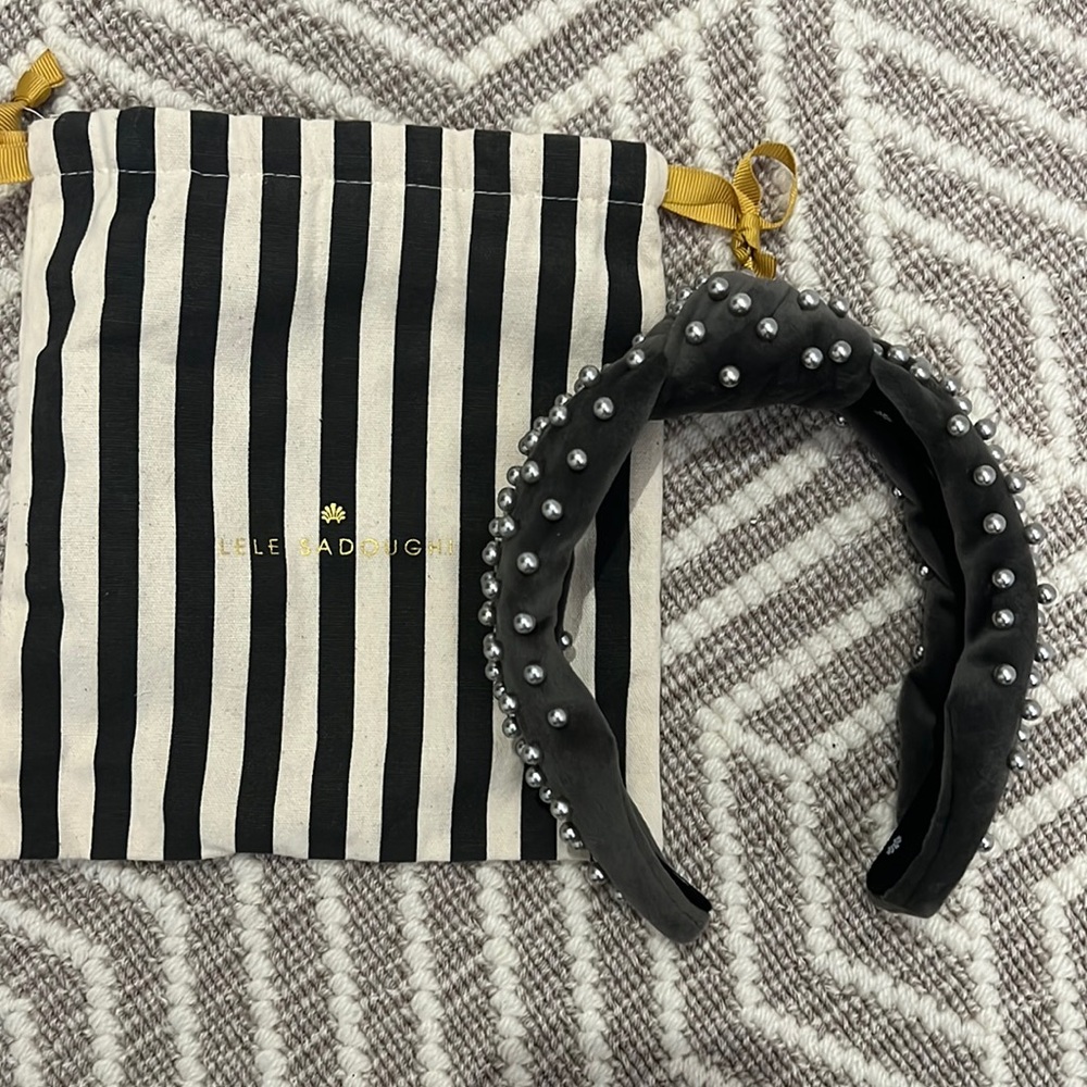 Lele Sadoughi Grey Velvet Pearl Headband